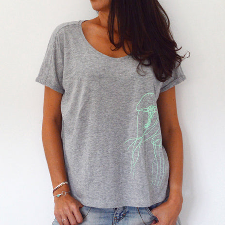 Camiseta Gris Medusas - Mojo Art Shop