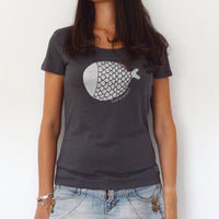 Camiseta Antracita Pez Plata - Mojo Art Shop
